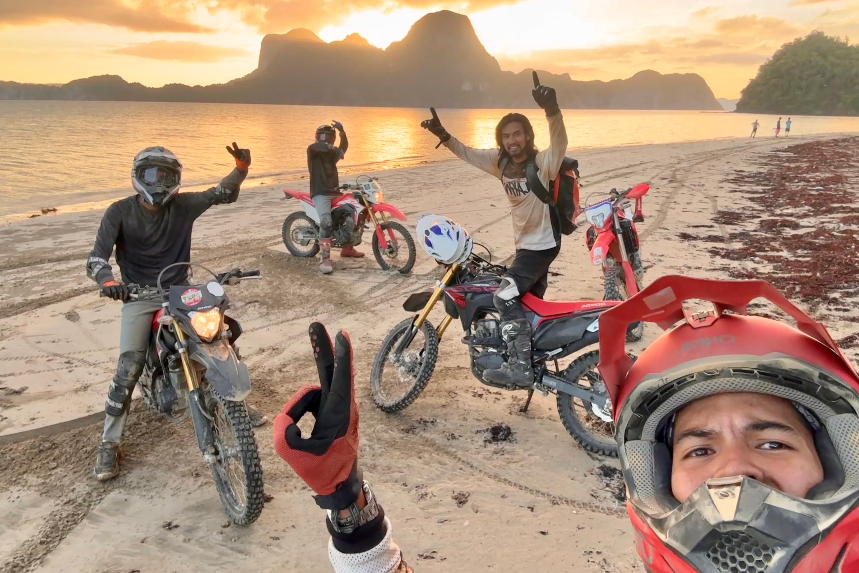 Beginner Dirt Bike Lesson and Off-Road Adventure Tour in El Nido