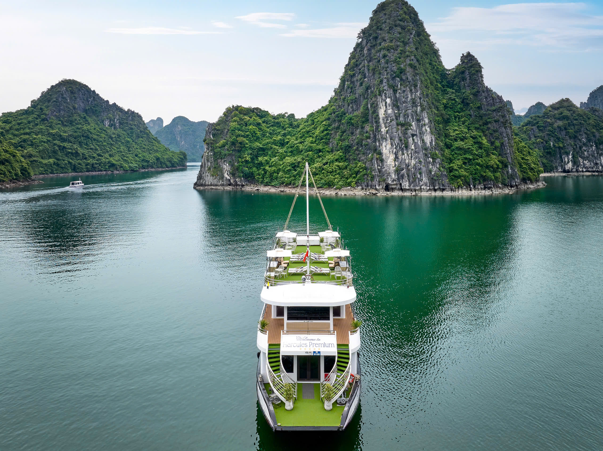 參加 Hercules Luxury Cruise 的下龍灣精緻一日遊