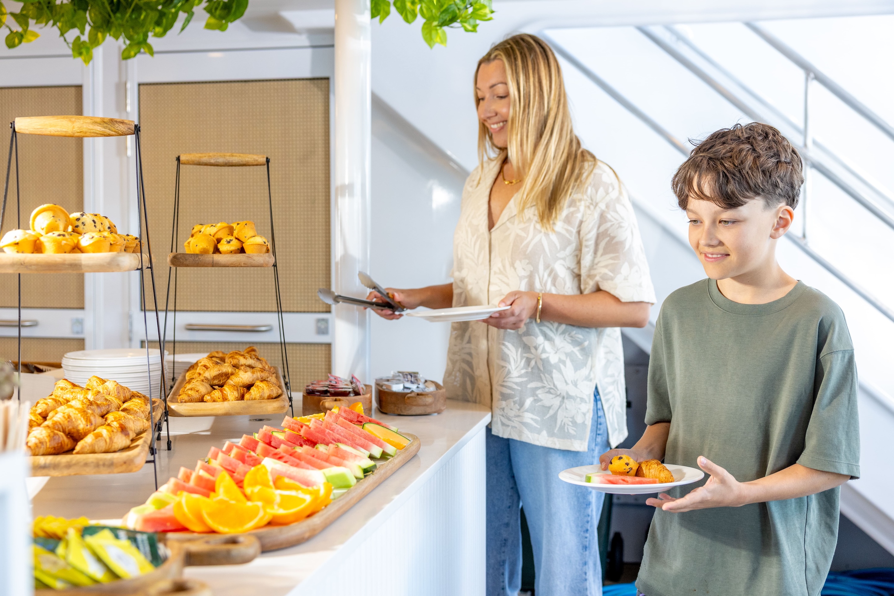 在 See Moreton 號上享用美味的早茶,為您的探險之旅注入滿滿活力。 在 See Moreton 號上享用美味的早茶,為您的探險之旅注入滿滿活力。