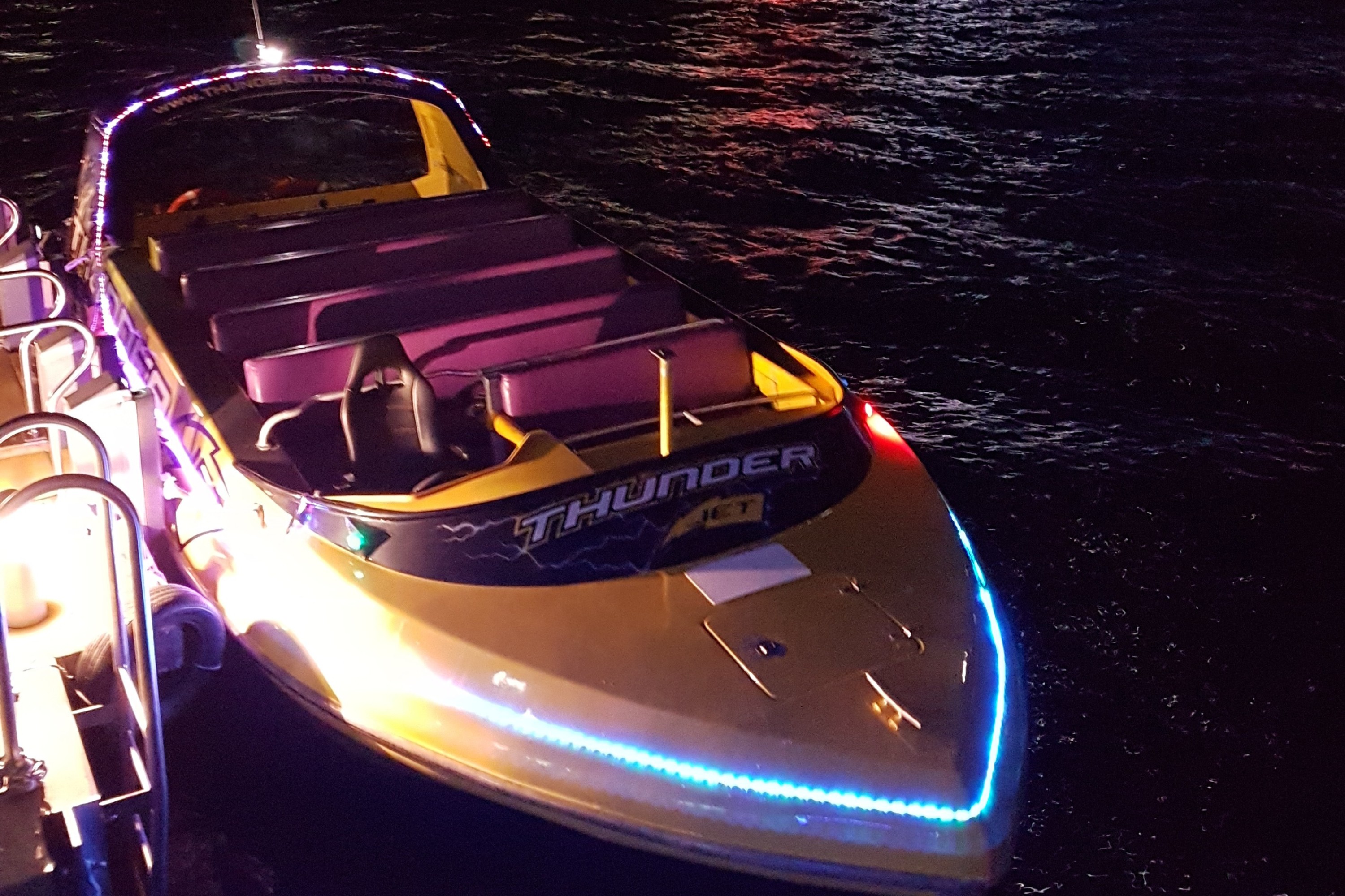 Soak in the greatest light show of Vivid Sydney during your 30-minutes relaxed Jet Boat cruise