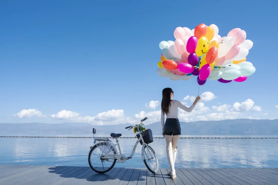 Day 3 09:00 Head to [Erhai S-bend]. Beside the Erhai Lake, the view is wide and the scenery is particularly beautiful. We will [give away Erhai Lake cycling] here, where you can ride along the ecological corridor by the water, check in at popular attracti