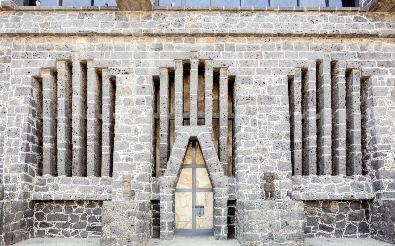 探索芙烈達・卡蘿與迪亞哥・里維拉充滿活力的藝術遺產 探索芙烈達・卡蘿與迪亞哥・里維拉充滿活力的藝術遺產