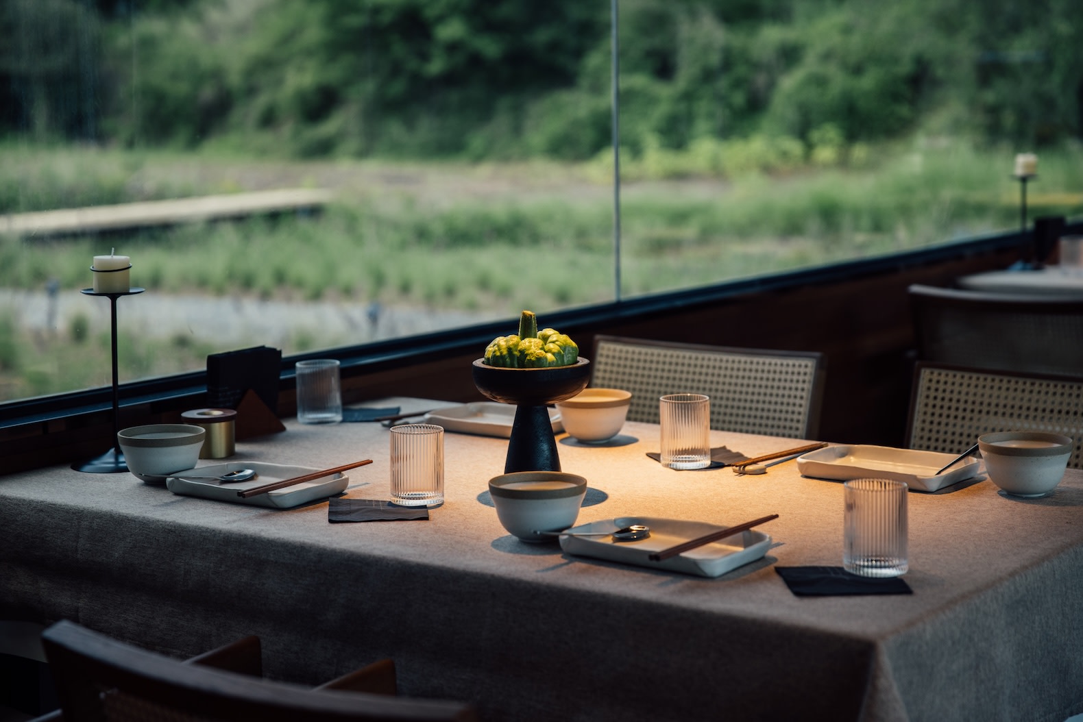 Experience local ethnic specialty cuisine at a farm at the foot of Lijiang Snow Mountain