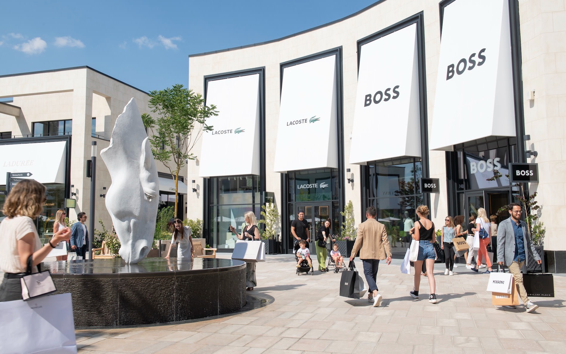 Paris - McArthurGlen Paris-Giverny shuttle bus by Paris City Vision