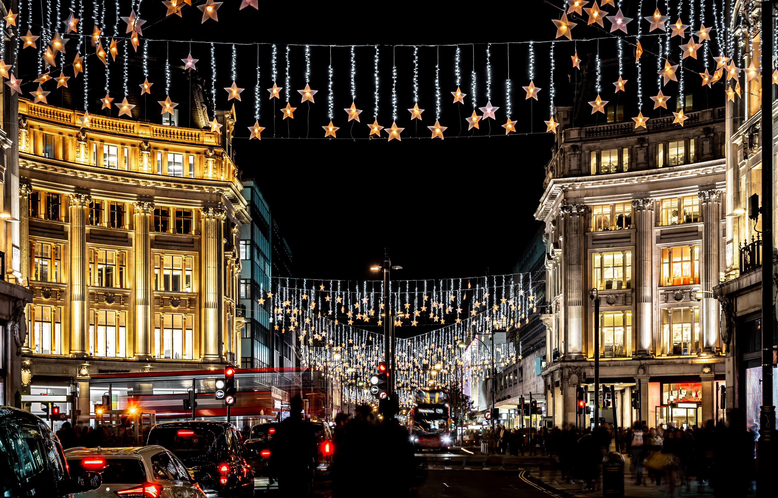 London: Christmas Lights Walking Tour with an APP