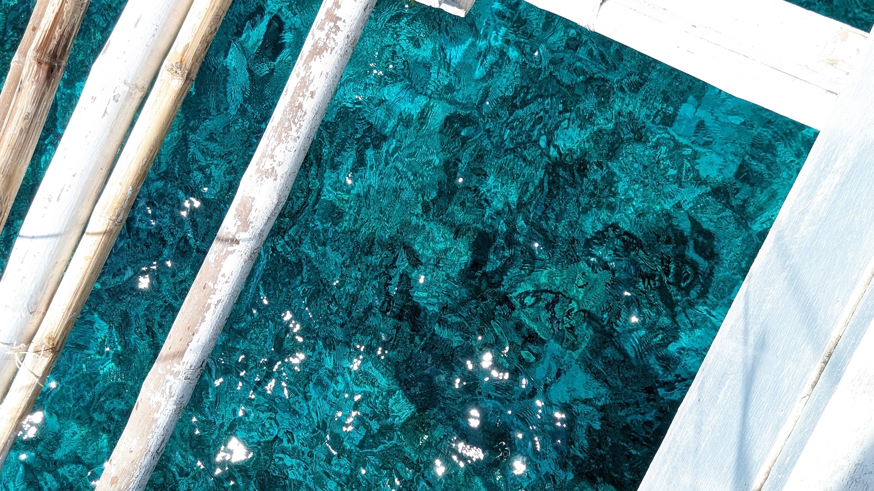 吉露東岸島海洋保護區清澈見底的海水。 吉露東岸島海洋保護區清澈見底的海水。