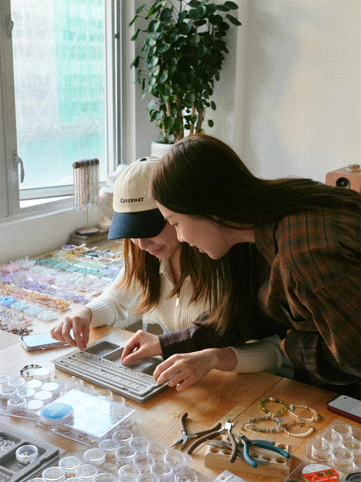 Hong Kong Crystal All-You-Can-Eat Beading Workshop | 100+ Crystals to Choose From | Create Exclusive Jewelry from Scratch