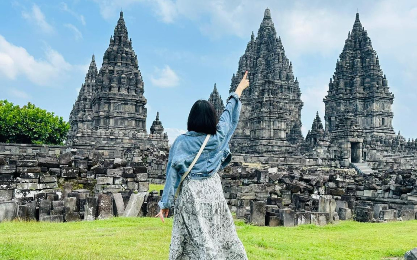 Yogyakarta Hidden Temples Tour with Multilingual Guide