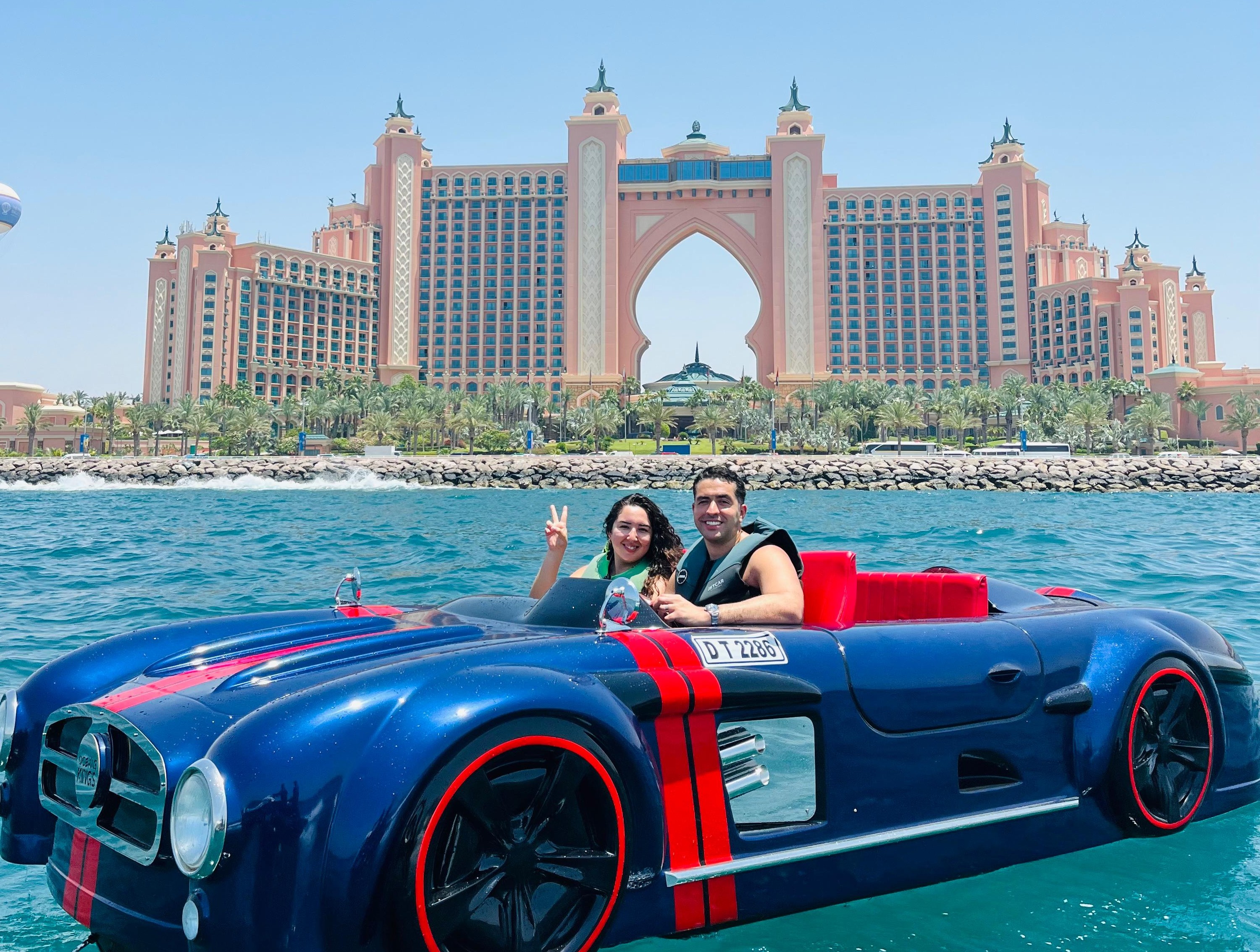 體驗水上飛車，飽覽阿拉伯塔美景