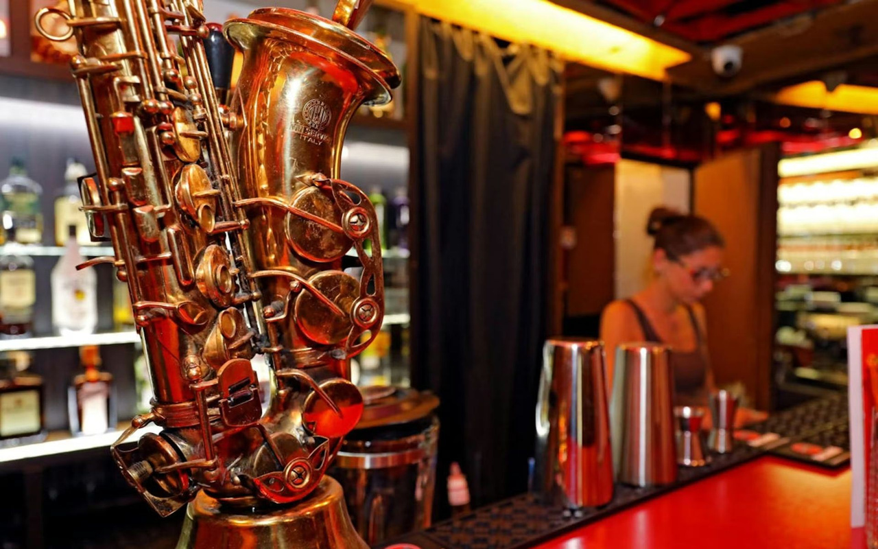 Savor soulful saxophone melodies and expertly mixed drinks in this cozy spot