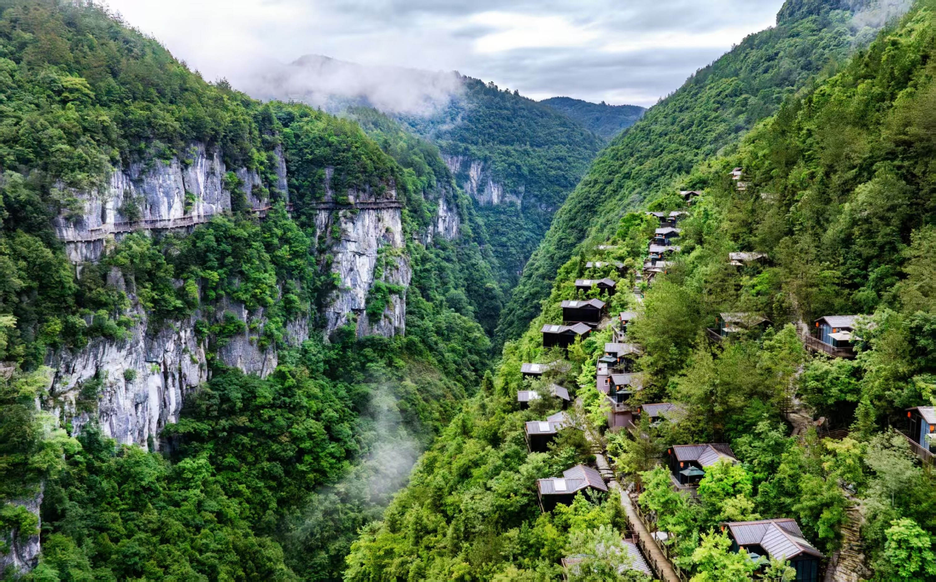 Hubei Enshi Earth Center Valley One-Day Tour &amp; Explore the Wonders of the Earth Center ~ A Journey Through Billions of Years of Time and Space (Round Trip to Enshi + Professional Tour Guide + Take a Comfortable Private Car to Explore the Wonders of the Ea
