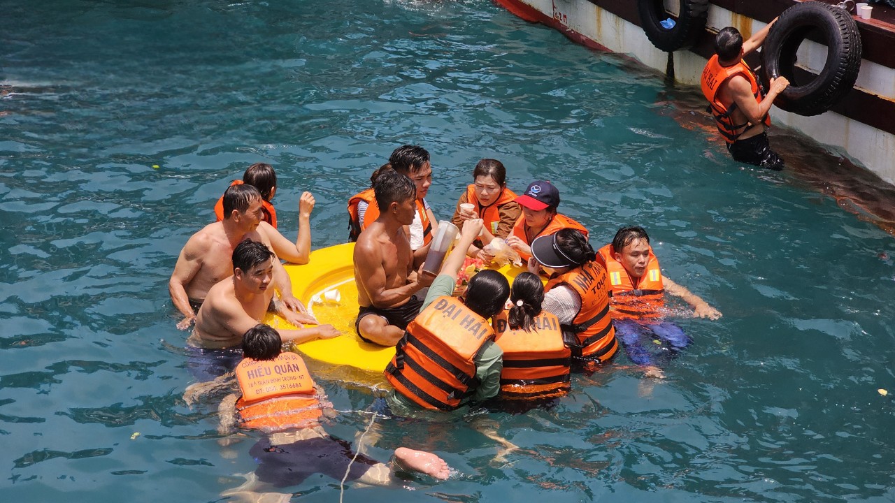芽莊跳島 & 浮潛 & 漂浮派對一日遊