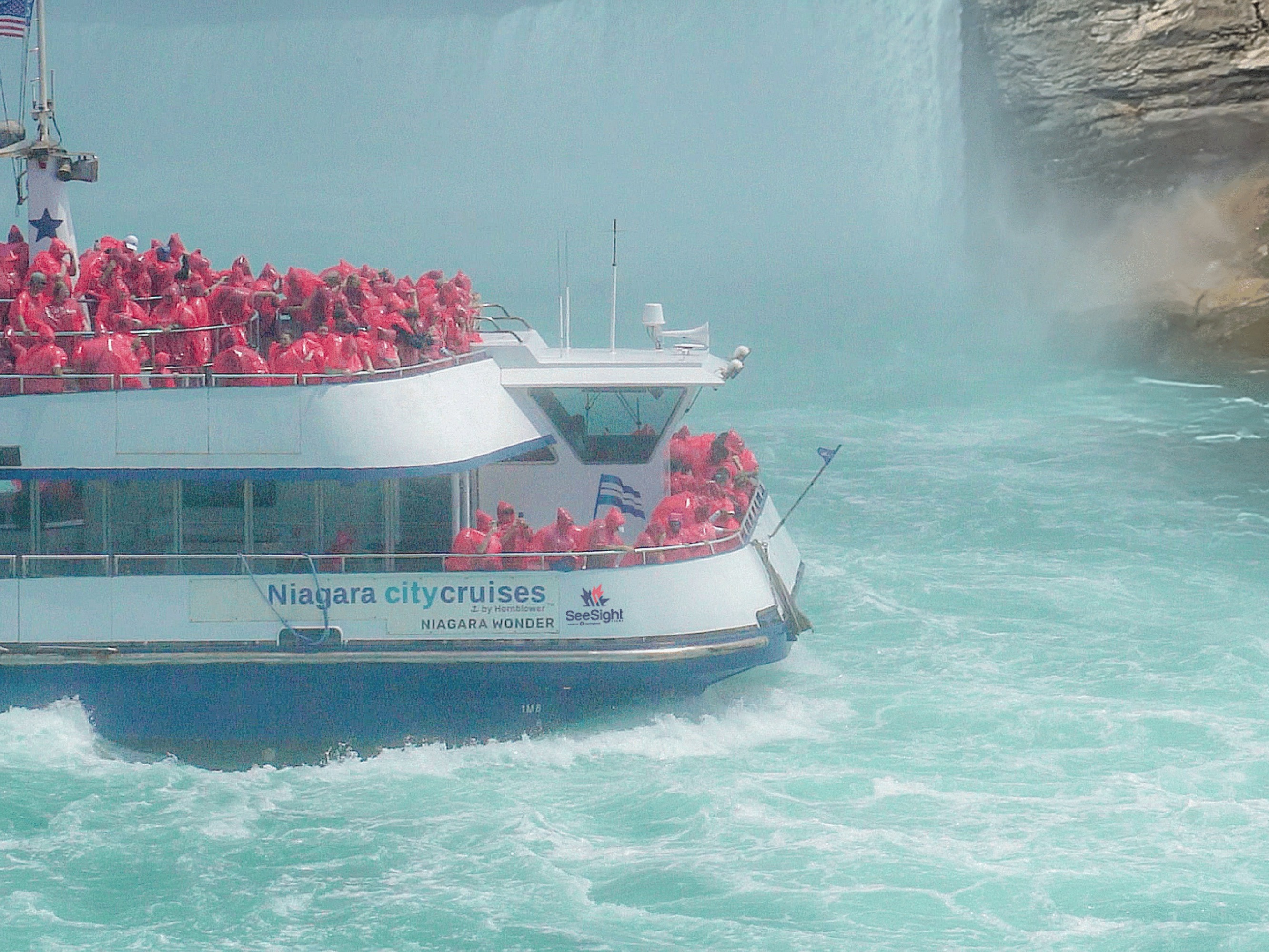 Niagara Falls Feel the Mist Small Group Walking Tour
