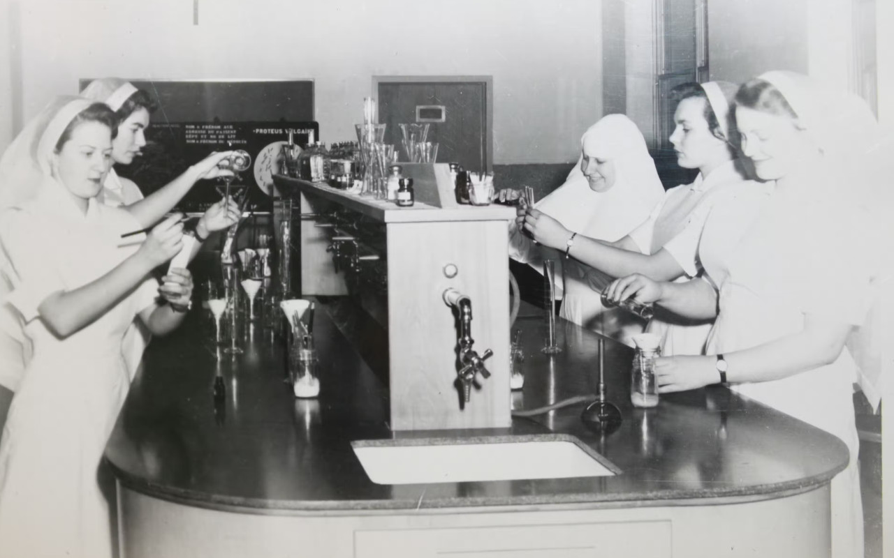 探索歷史悠久的藥房內,傳統藥物的精細製藥藝術 探索歷史悠久的藥房內,傳統藥物的精細製藥藝術