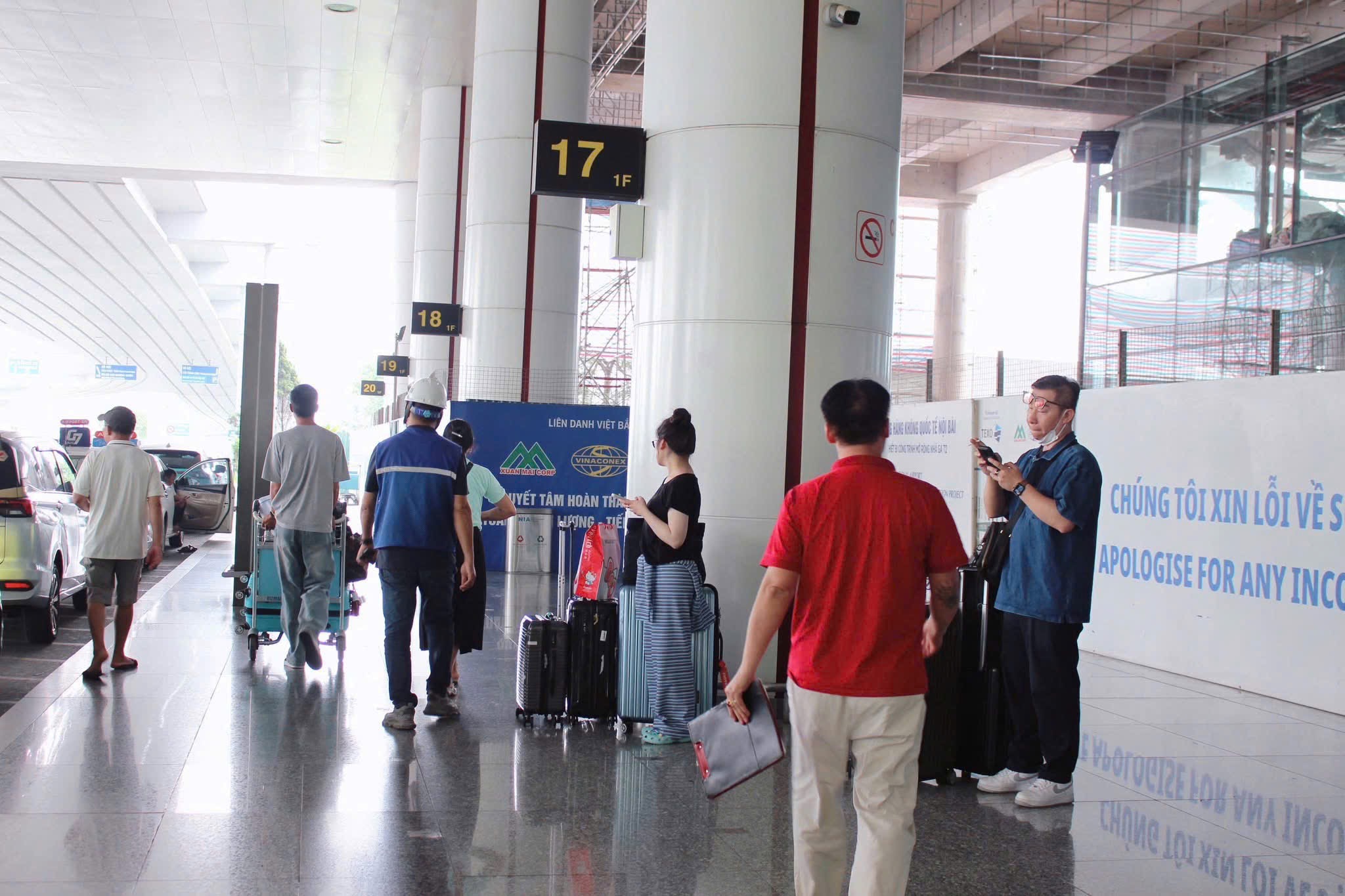 International Terminal: Pillar No. 17, 1st Floor, International Arrival Hall