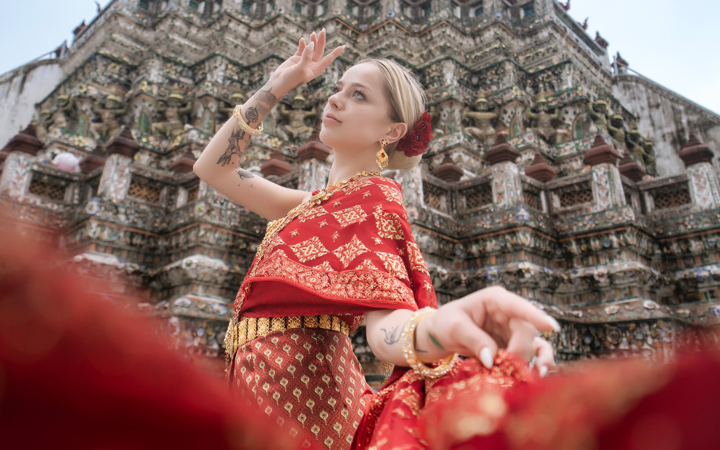 Wat Arun Photoshoot in Thai Costume: Bangkok, Thailand