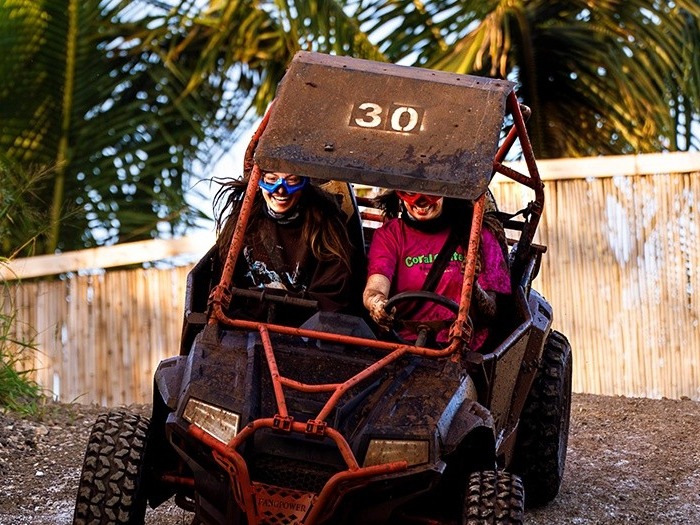 在專家的指導下，體驗珊瑚隕石坑具有挑戰性的技術課程