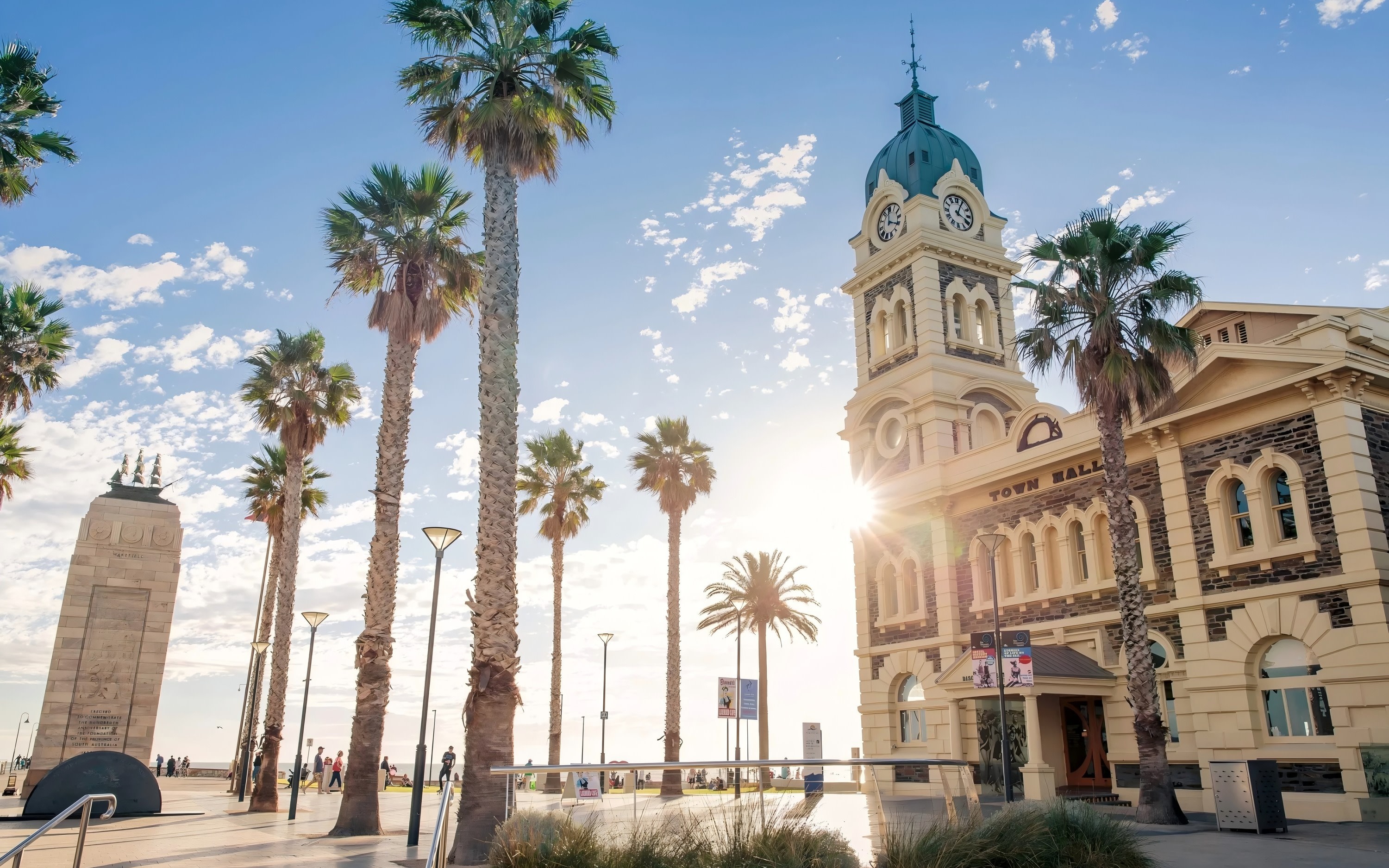 Adelaide City & Glenelg Beach Day Tour (Small Group of 11 & Chinese Guided Tour)