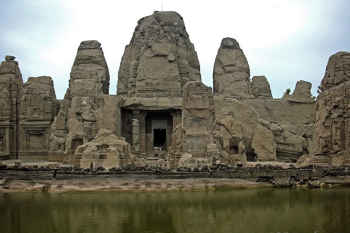 康拉堡與石窟寺廟導覽歷史之旅