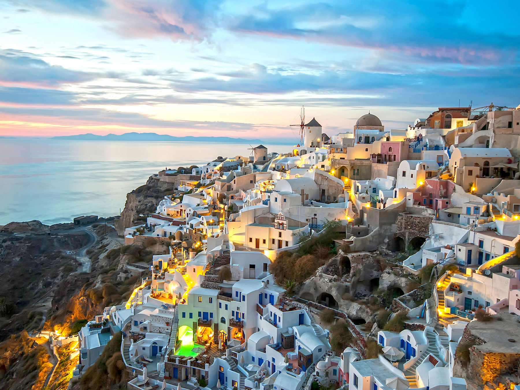 Santorini Akrotiri and Perissa Beach Full-Day Tour with Wine Tasting