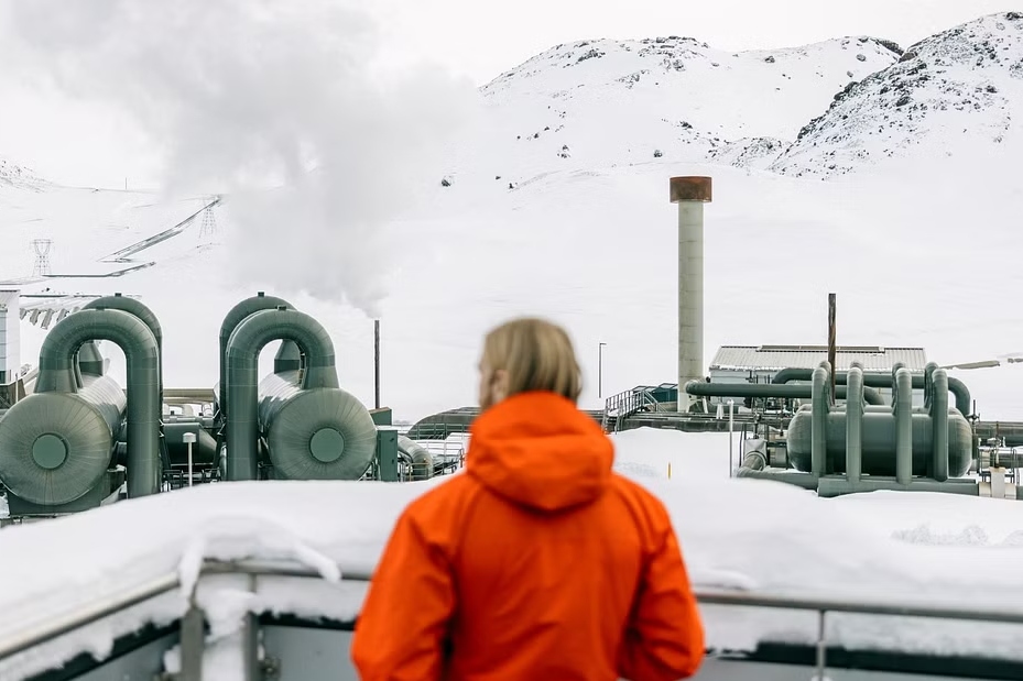 People gaze in awe at the beautiful geothermal landscapes on display here