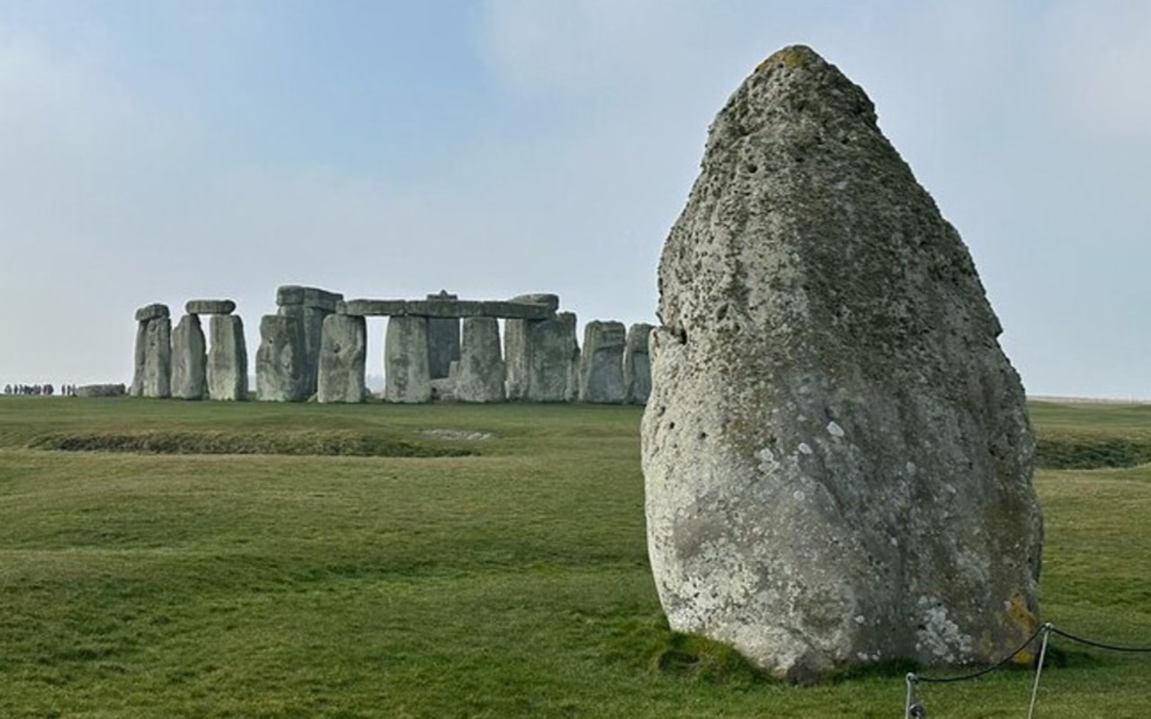 Private black cab tour in Stonehenge and Bath