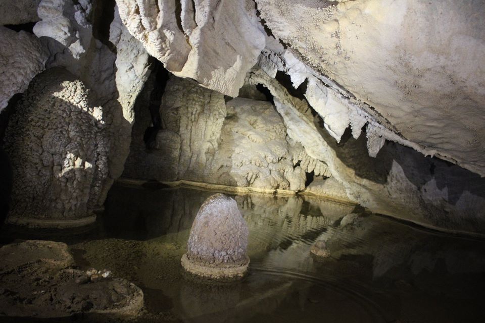 公主港 Hundred Caves 洞穴之旅