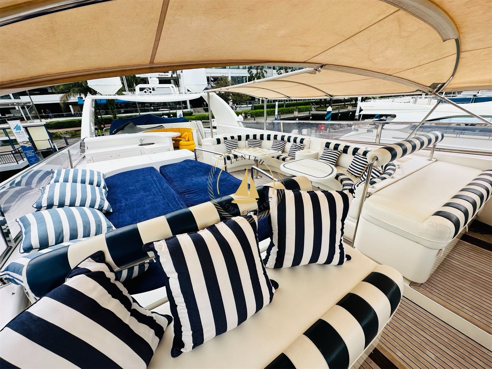新加坡 Leviathan 8 豪華遊艇租借（Zenithyachtcharters 提供）