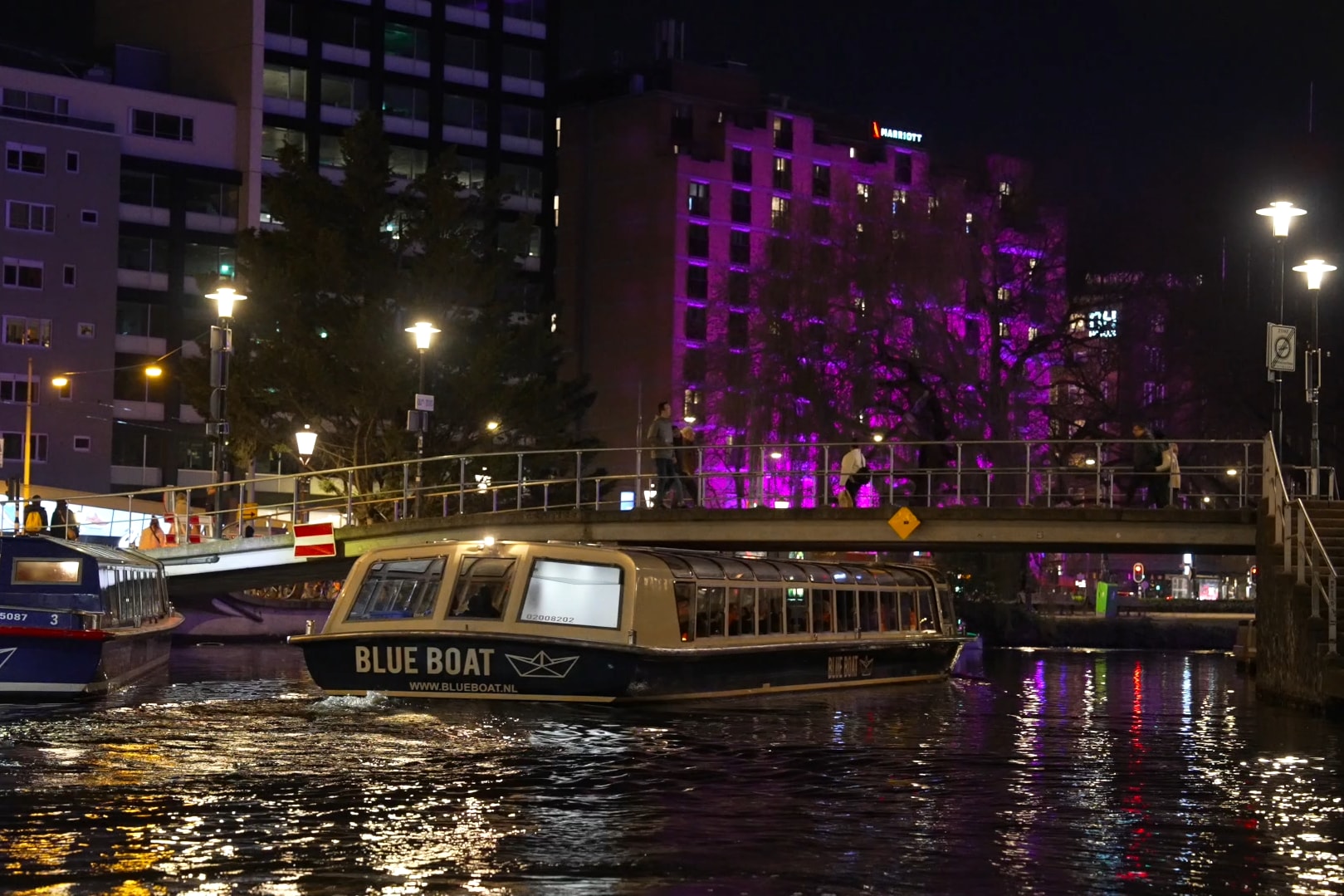 Evening Canal Cruise Experience in Amsterdam