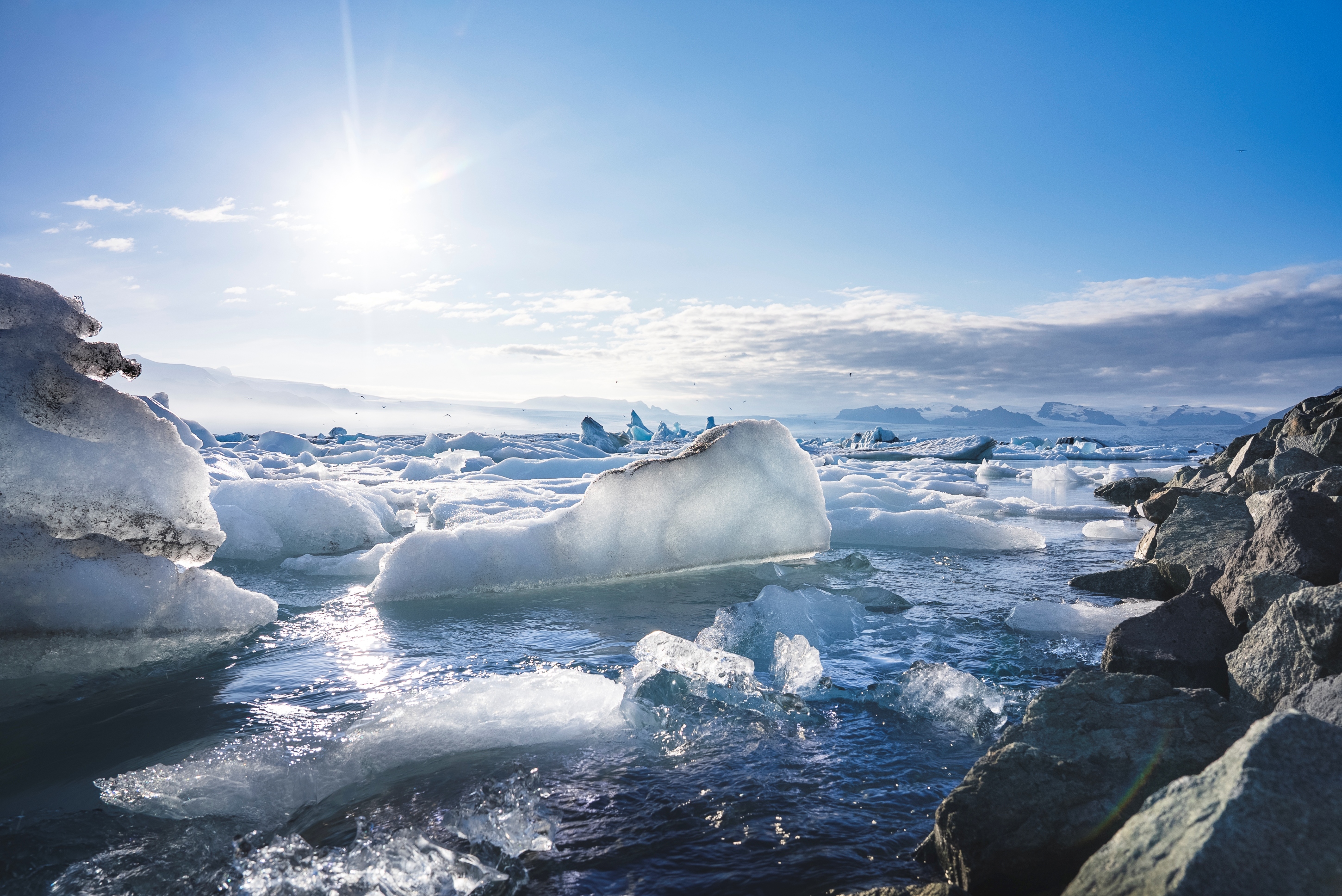 在冰島環狀公路沿線的便利停靠點——標誌性的傑古沙龍冰河湖與我們會合。