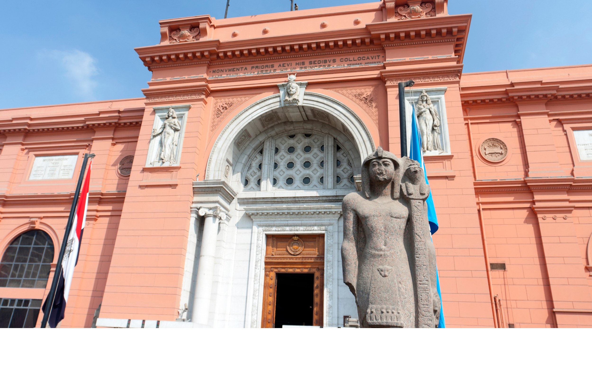 Giza Pyramids and Egyptian Museum in One Day