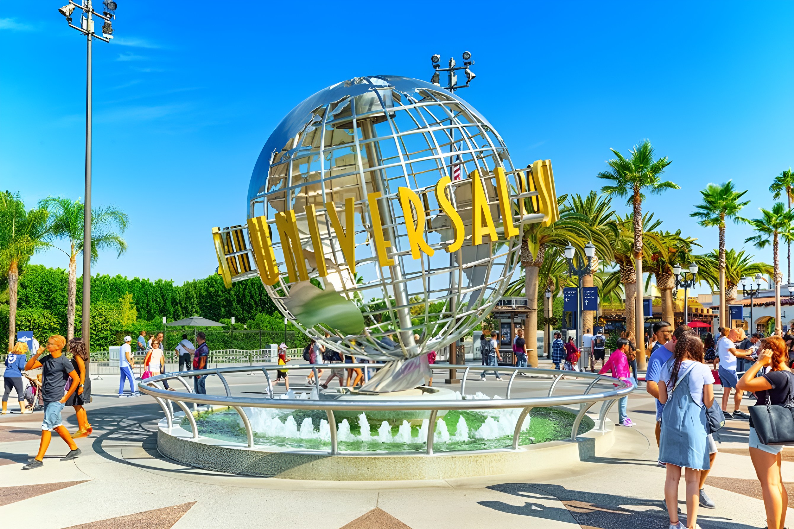 Snap photos at Universal’s iconic globe and Hollywood-themed backdrops