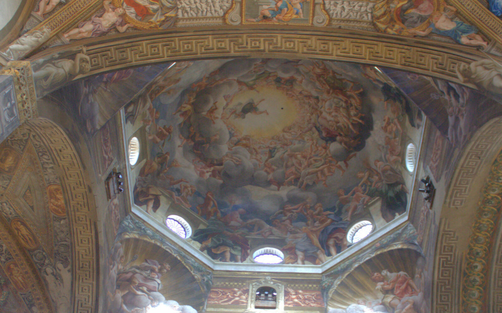 漫步於迷人的街道與當地廣場,欣賞帕爾馬歷史悠久的教堂及其令人驚嘆的建築。 漫步於迷人的街道與當地廣場,欣賞帕爾馬歷史悠久的教堂及其令人驚嘆的建築。