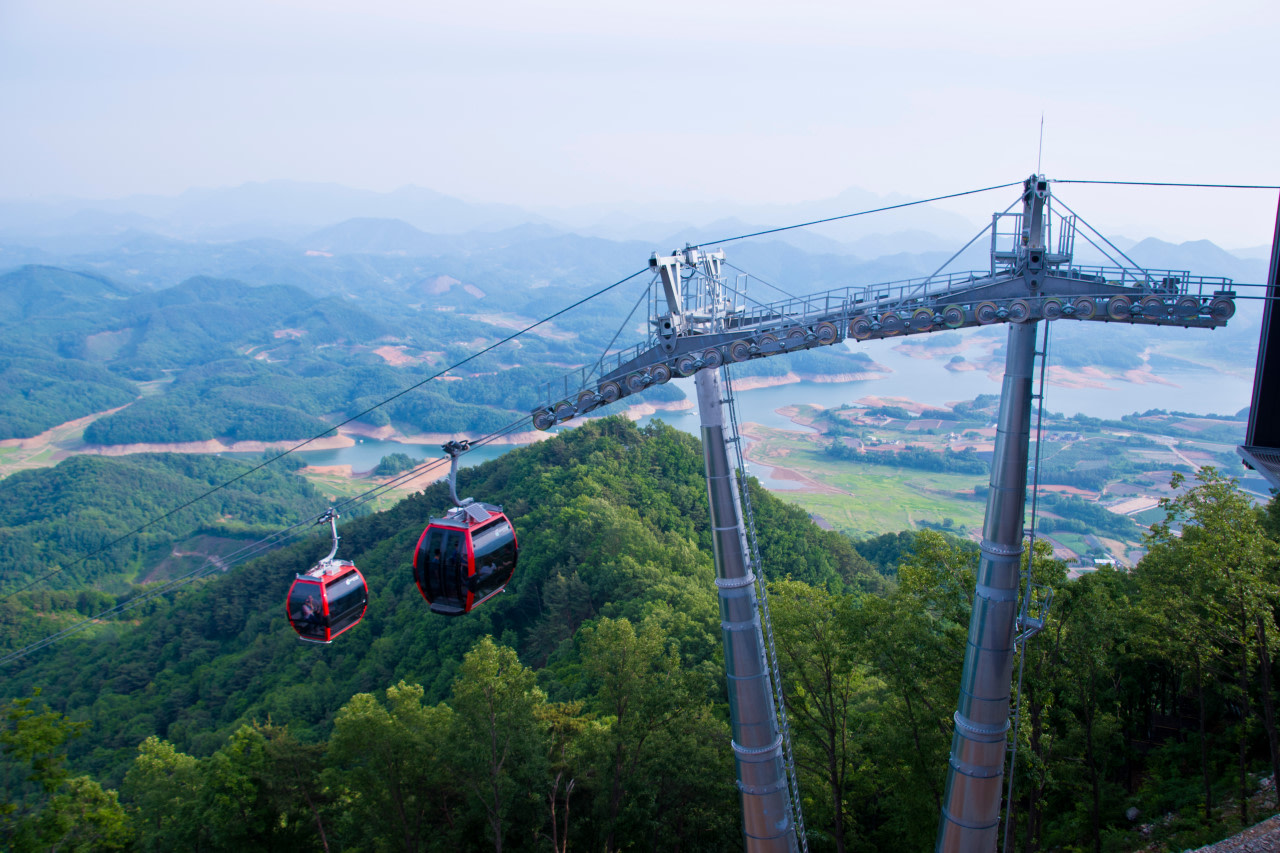 清風湖纜車在每個季節都能提供令人歎為觀止的景色。