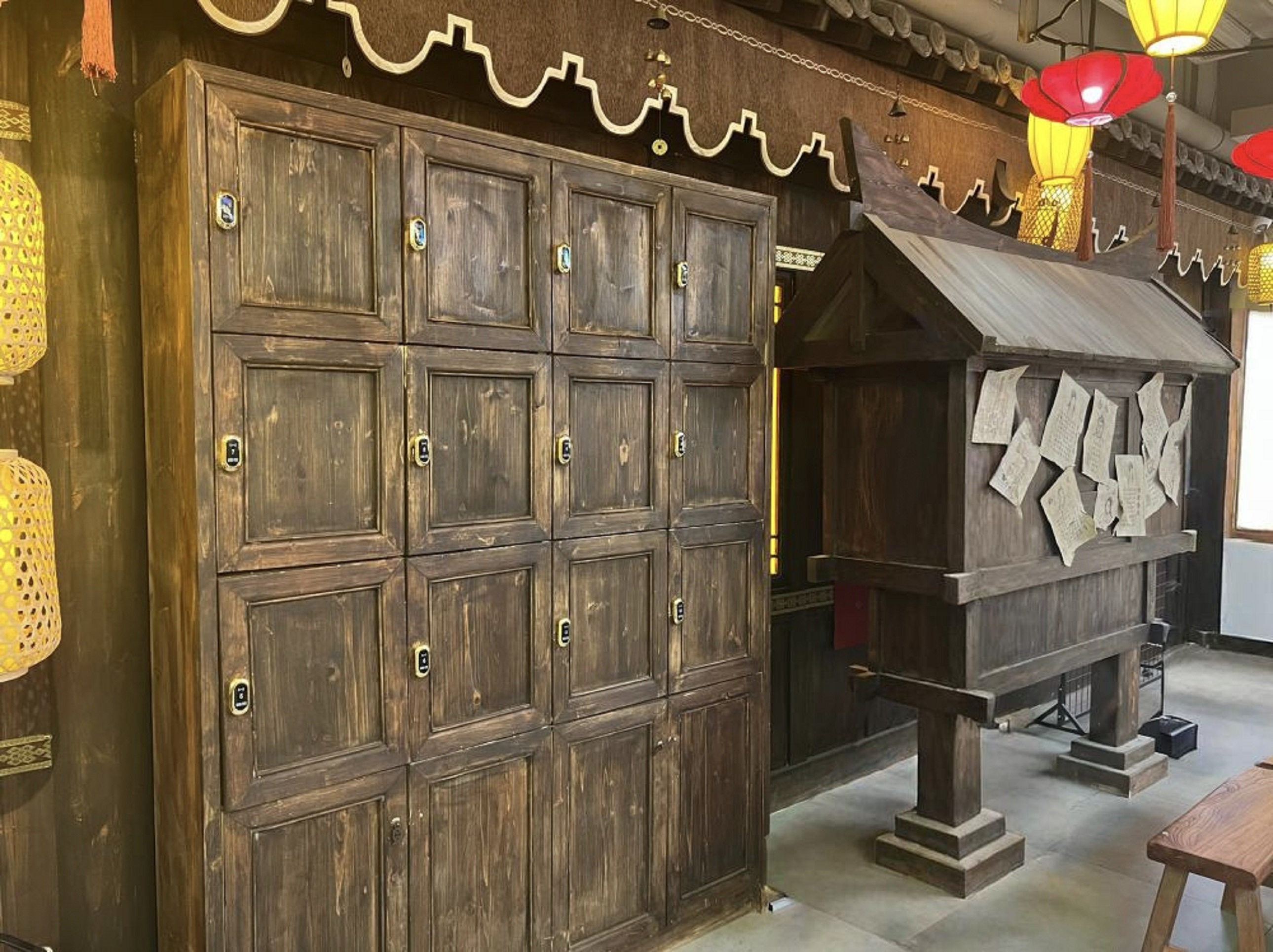 木格窗與屋簷裝飾構建出充滿細節的唐風角落 木格窗與屋簷裝飾構建出充滿細節的唐風角落