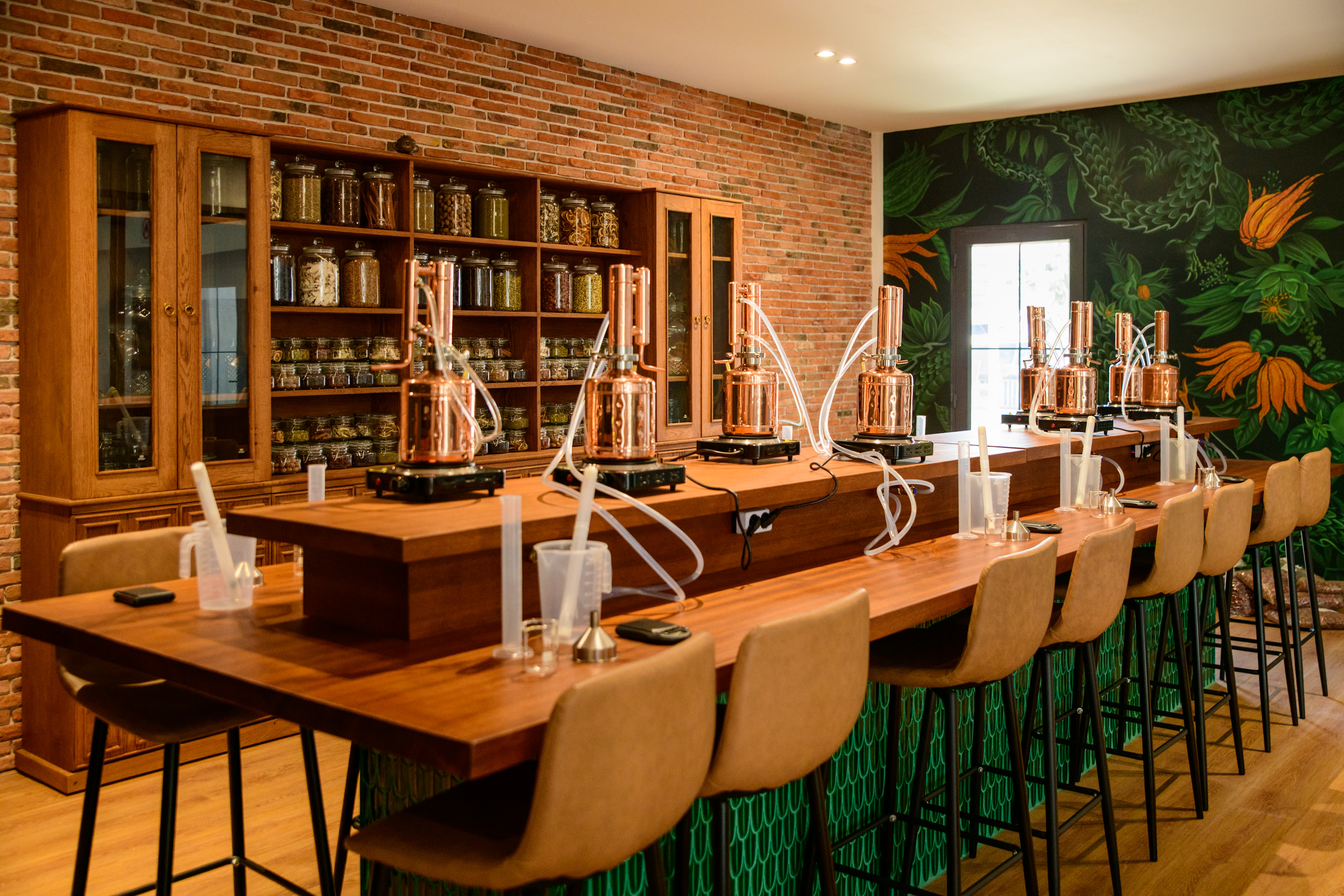 Опыт создания собственного джина и тур по дистиллерии Saigon Baigur