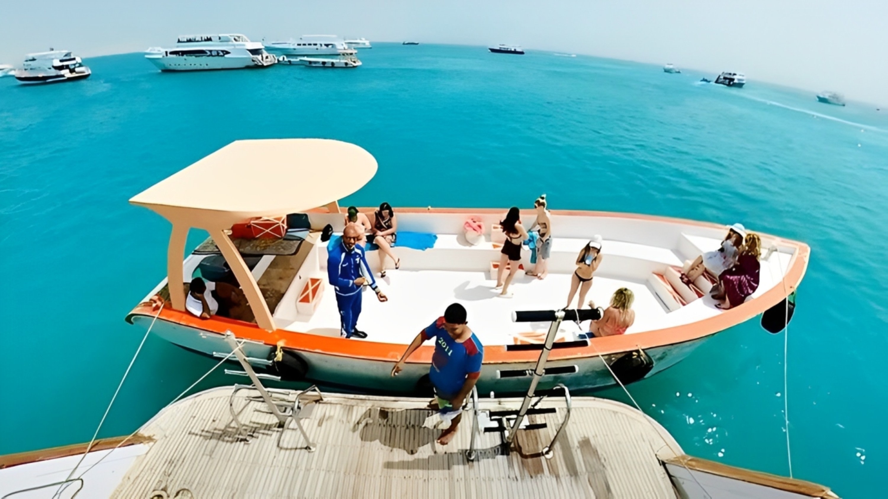 揚帆起航,展開一場令人屏息的冒險!清澈見底的海水、陽光滿溢的氛圍,以及難忘的回憶,都在等著你! 揚帆起航,展開一場令人屏息的冒險!清澈見底的海水、陽光滿溢的氛圍,以及難忘的回憶,都在等著你!