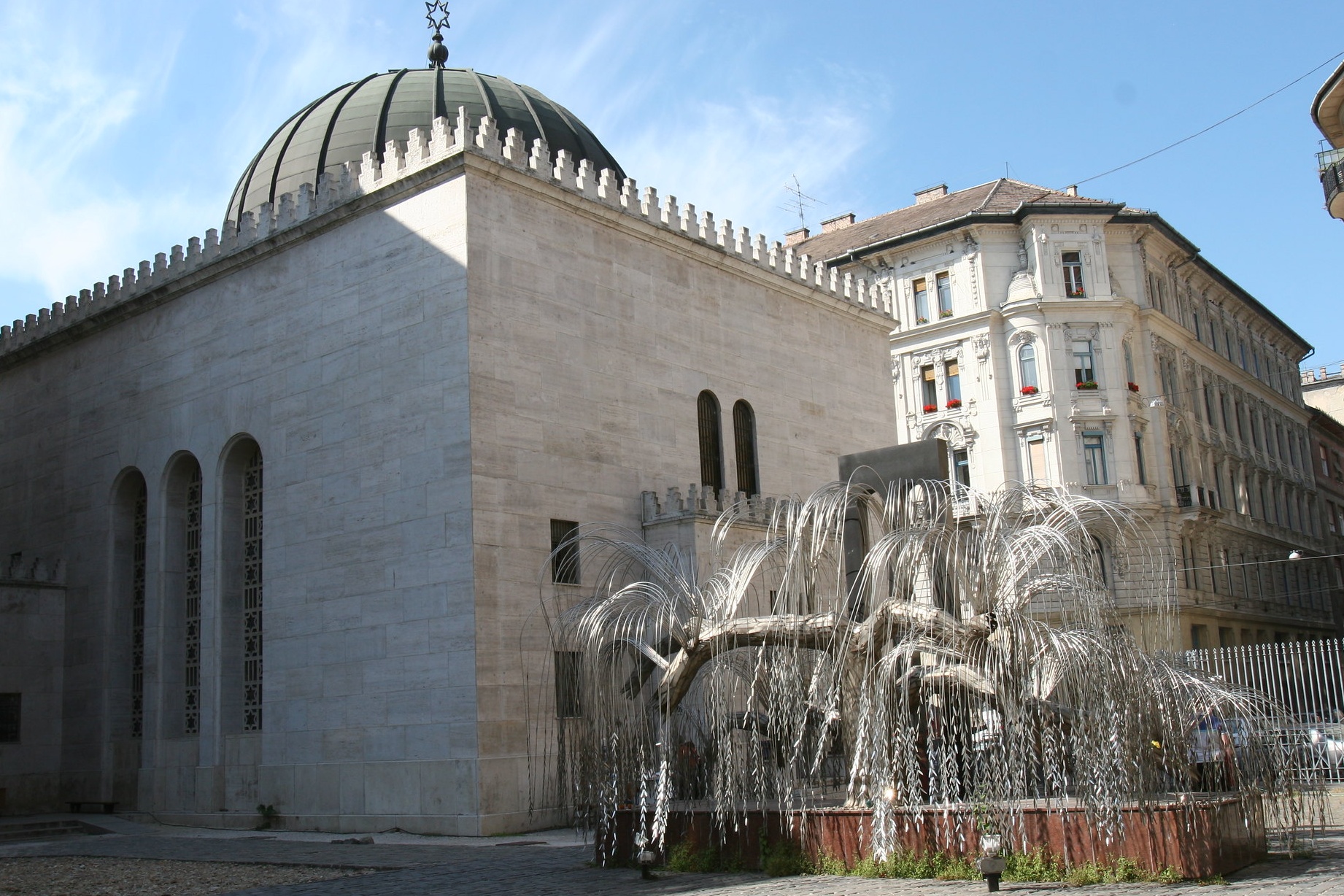 Jewish Heritage Guided Tour with Synagogue Ticket in Budapest