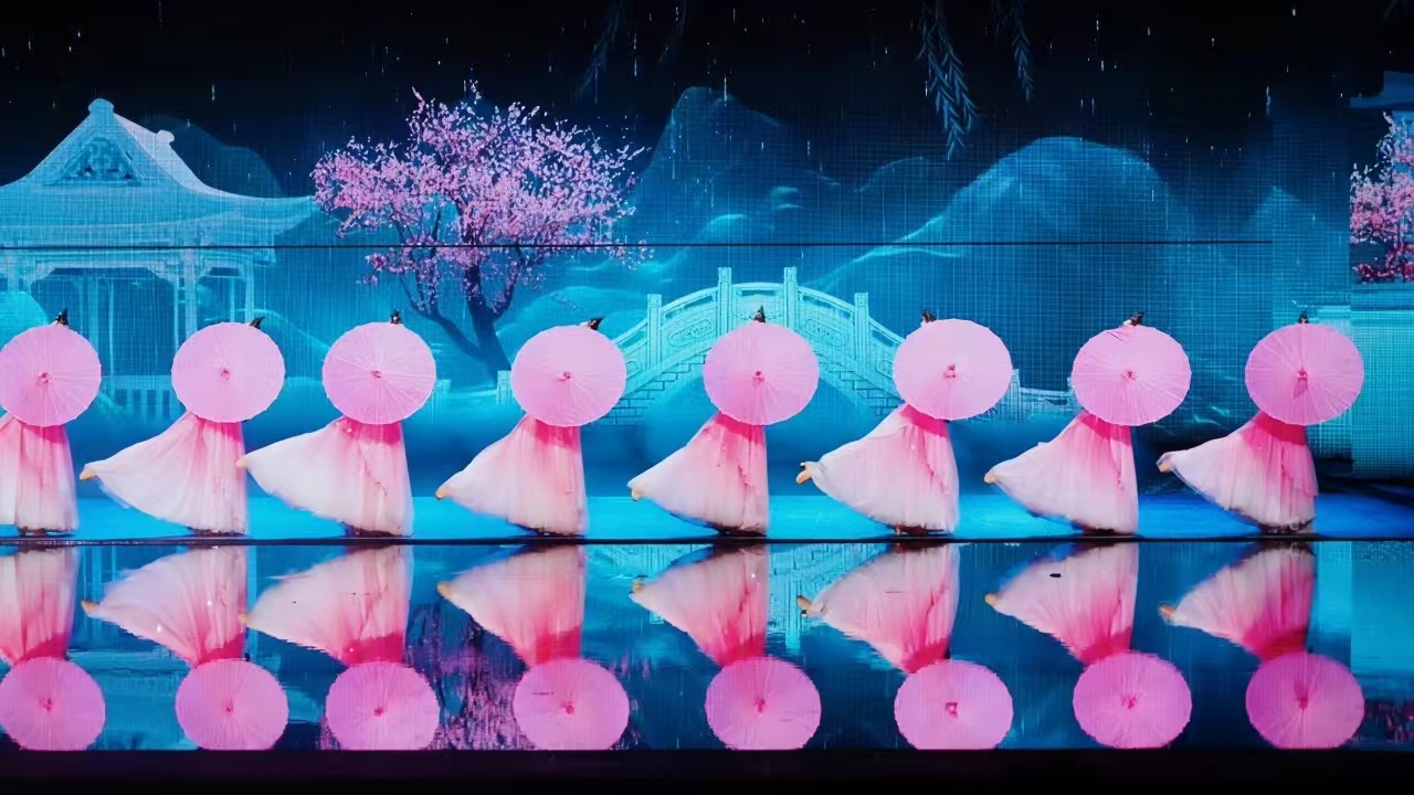 千古情是分4個部分先是從上海由來春申君講起然後滬上傳奇、摩登時代、上海灘、覺醒年代。（圖片為滬上傳奇）