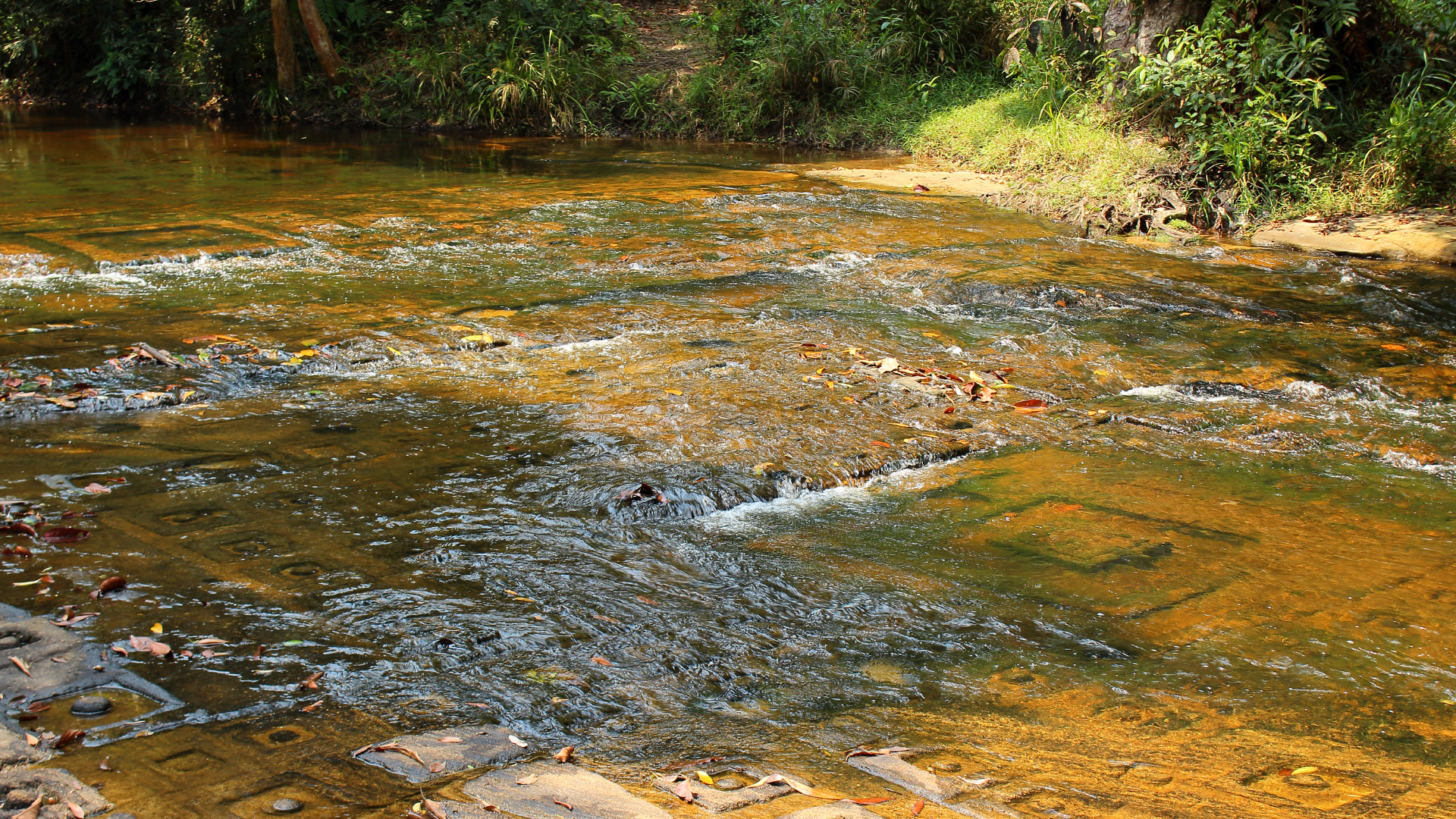 Kulen Mountain Plus Banteay Srei Temple Tour