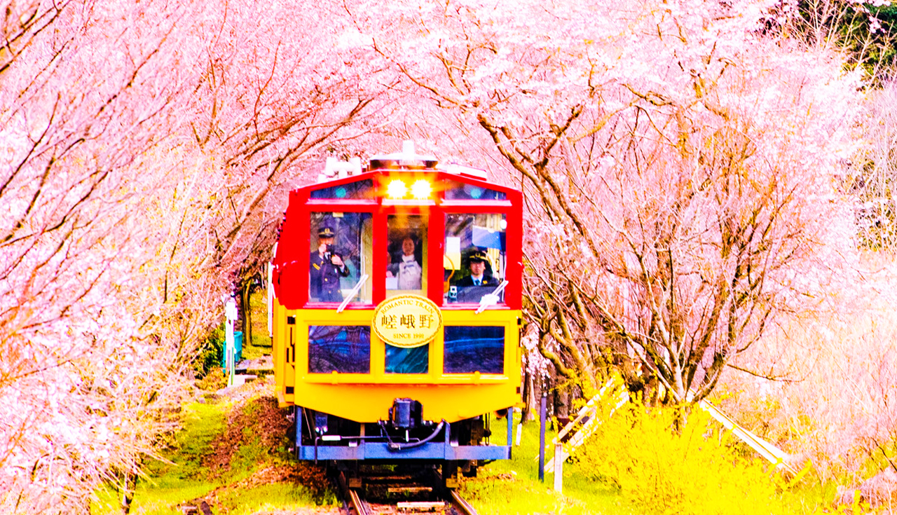 京都三千院&嵐山小火車&嵯峨野竹林小徑&嵐山車站足湯溫泉