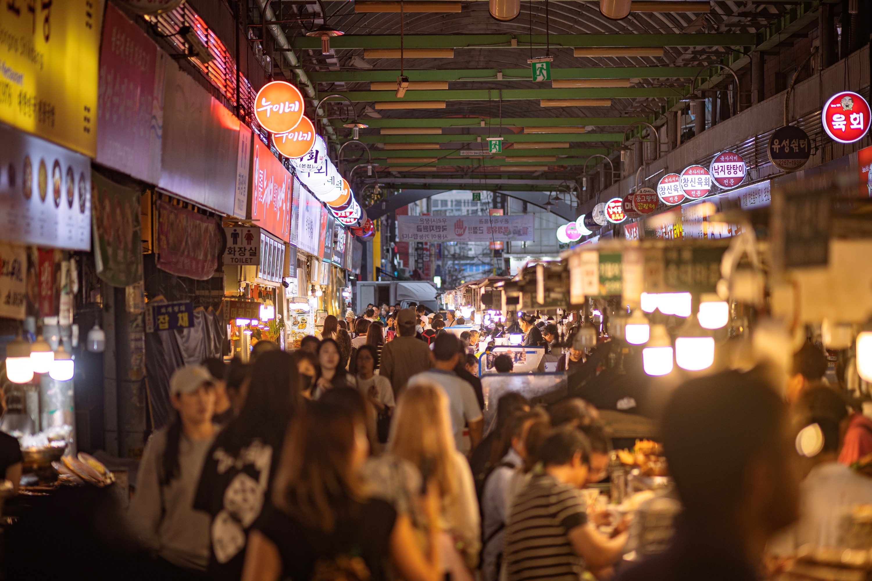 廣藏市場 (半日遊下車點)
韓國第一個市場。這裡的商品雖然不是名牌,但種類繁多、品質優良且價格實惠,絕對能讓您享受一場愉快的在地美食體驗。 廣藏市場 (半日遊下車點)
韓國第一個市場。這裡的商品雖然不是名牌,但種類繁多、品質優良且價格實惠,絕對能讓您享受一場愉快的在地美食體驗。