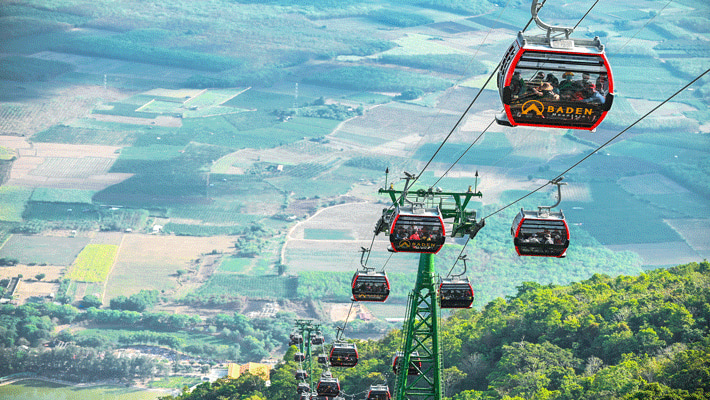 cable car to the peak