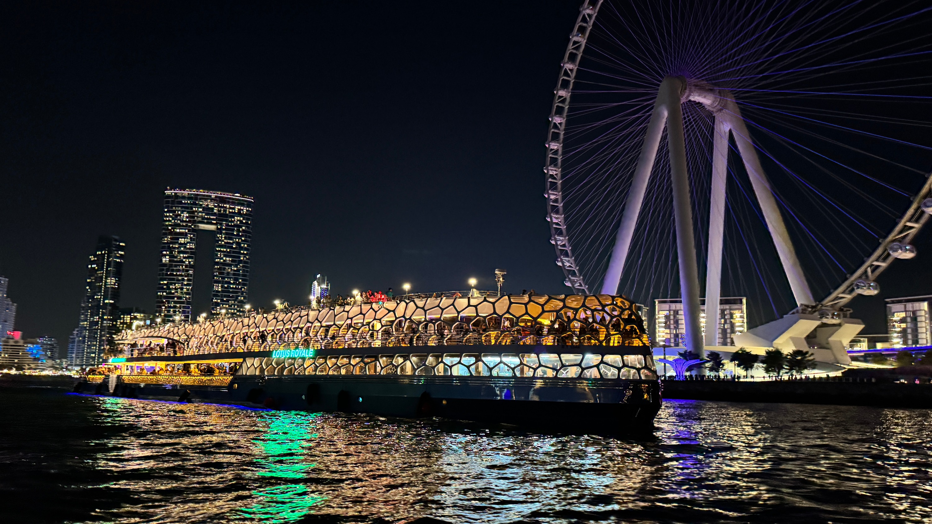 迪拜Lotus Royale跨年夜豪華遊艇之旅