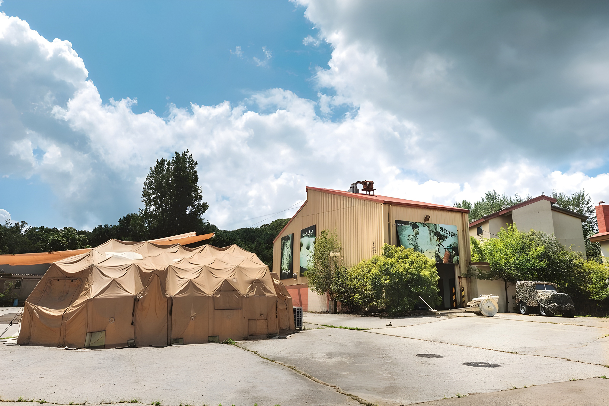 探索位於歷史悠久的 DMZ 非軍事區內的「格里夫斯營 (Camp Greaves)」這座前美軍基地，體驗前線生活。