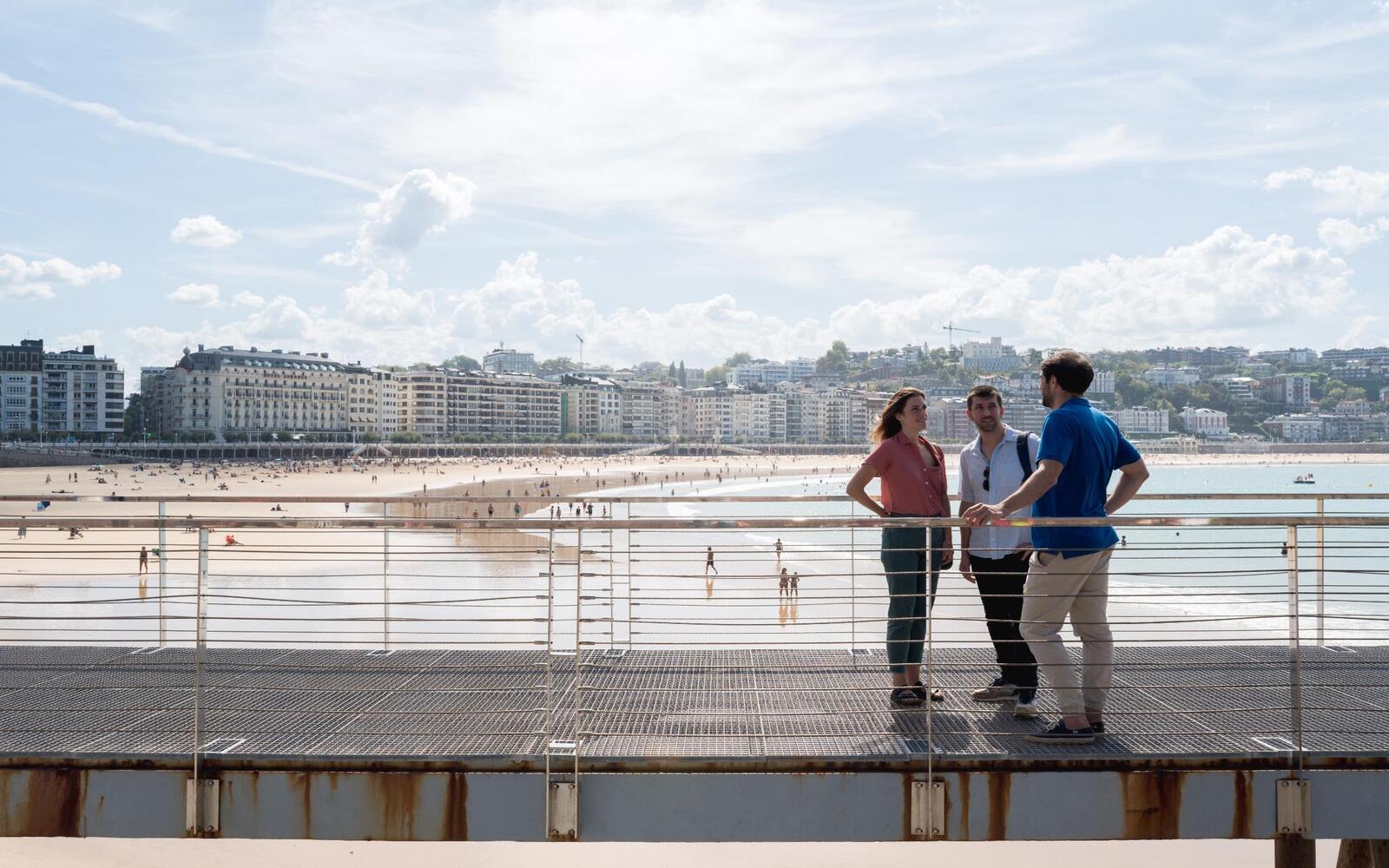 深入了解這座城市的藝術生活,探索劇院、市集和保存完好的建築瑰寶。 深入了解這座城市的藝術生活,探索劇院、市集和保存完好的建築瑰寶。