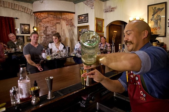 薩凡納國會街上的雞尾酒課程 (Cocktail Class at Congress Street Up in Savannah)