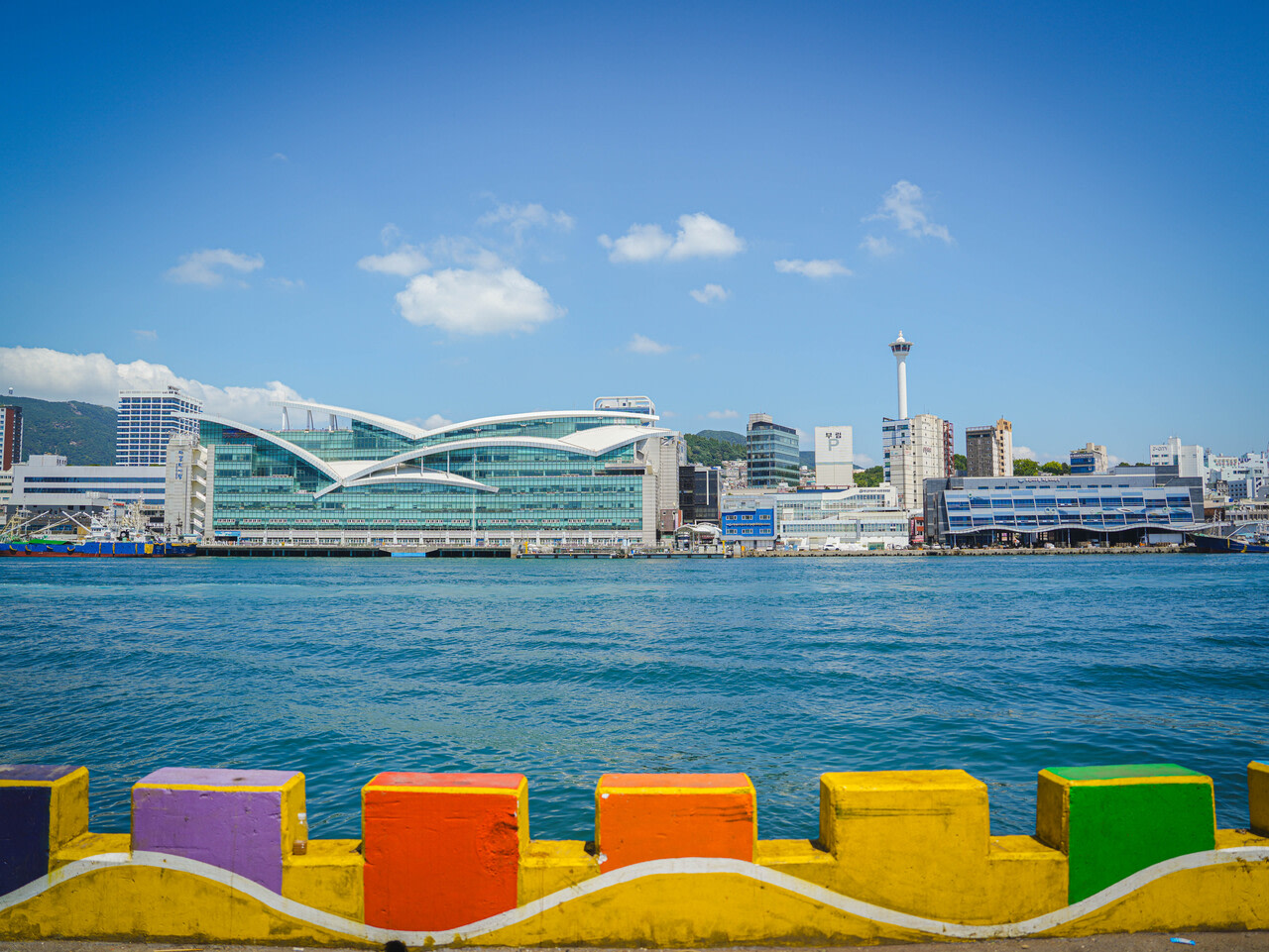 Busan Jagalchi Market & Huinnyeoul Village 2-Hour Active Walk