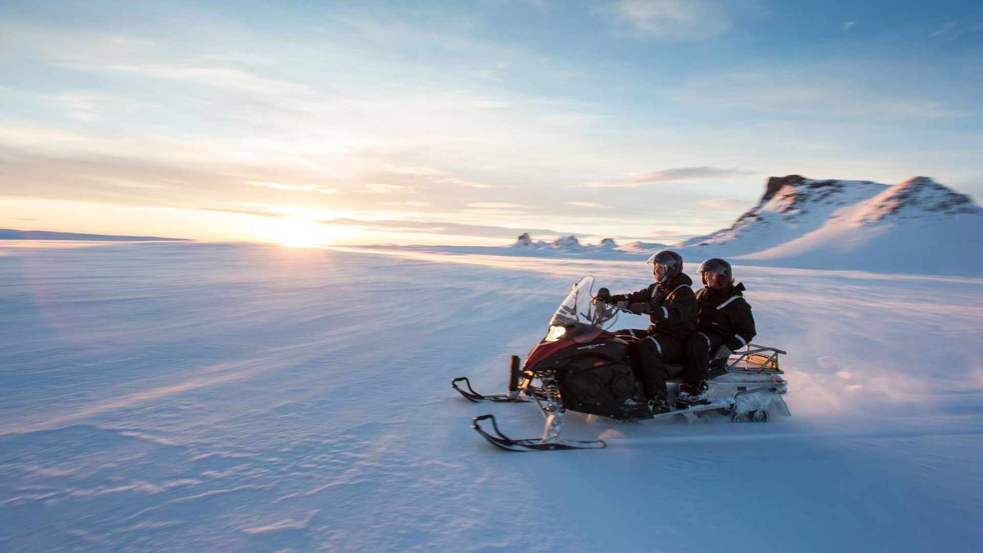 Super jeep, snowmobile, and Secret Lagoon tour from Reykjavik