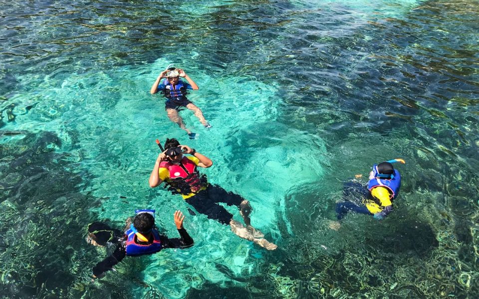 馬卡迪灣浮潛游艇之旅（含水上運動 & 午餐）